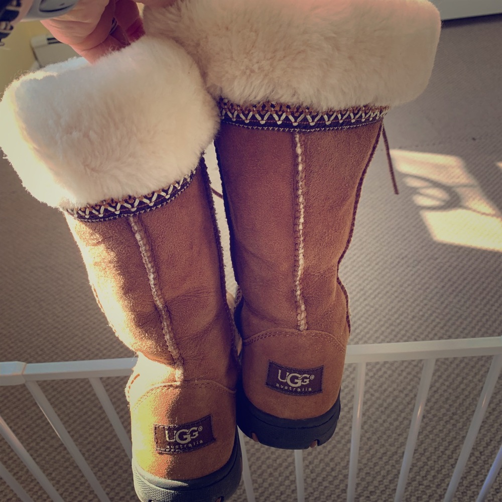 Ugg cuff boots